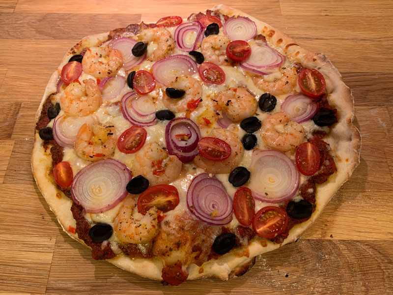 PIZZA VOM GASGRILL MIT WHITE TIGER GARNELEN