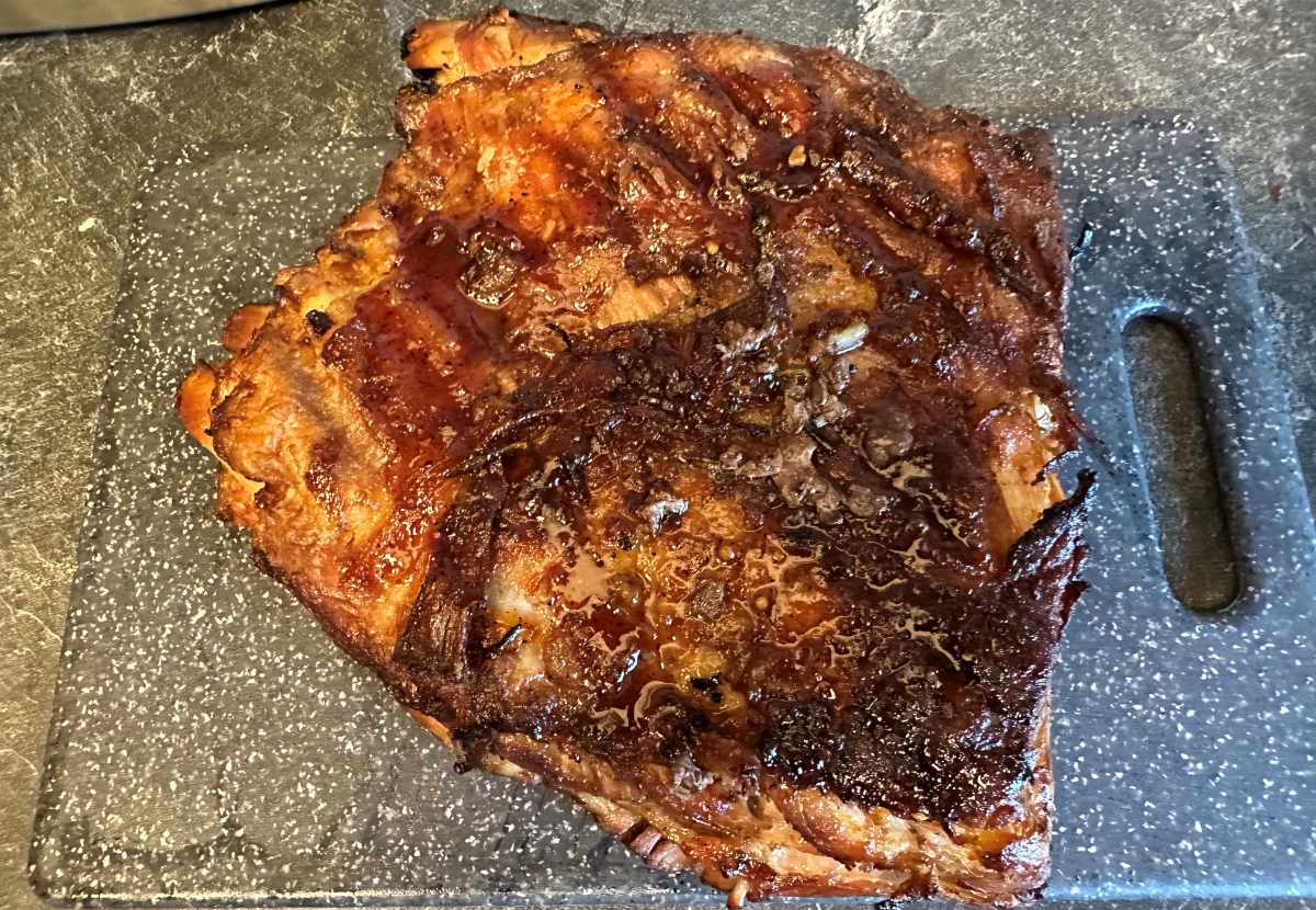 St. Louis Ribs Sous-Vide und Finish auf dem Gasgrill mit Einsatzpfanne und Ablagerost für 6 Personen