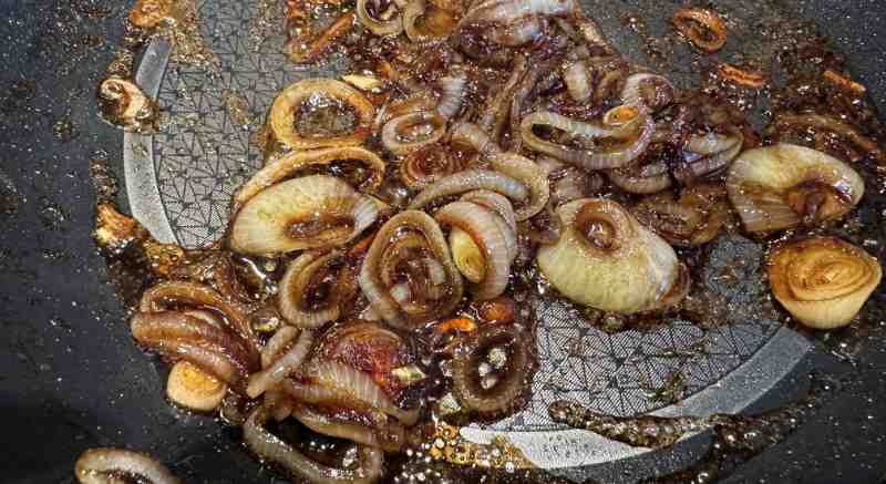 Karamellisierte Balsamico-Zwiebeln